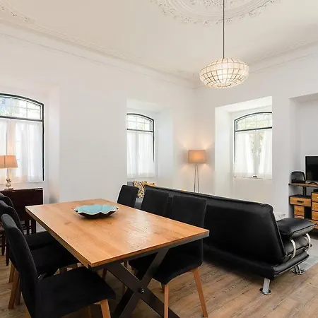 Appartement Large Bright For 6 With Lovely Terrace Sintra