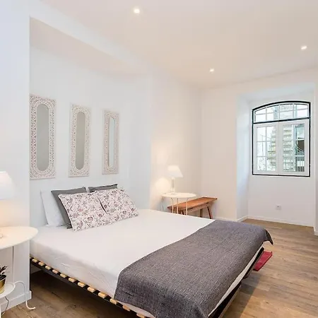 Large Bright For 6 With Lovely Terrace Sintra