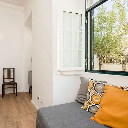 Large Bright For 6 With Lovely Terrace *