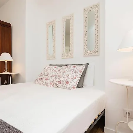 Appartement Large Bright For 6 With Lovely Terrace