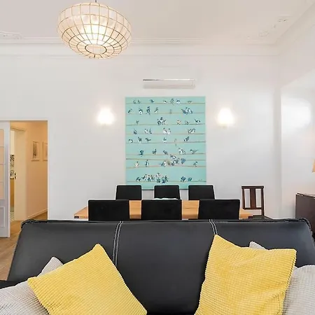 Large Bright For 6 With Lovely Terrace *