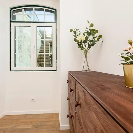 Large Bright For 6 With Lovely Terrace *